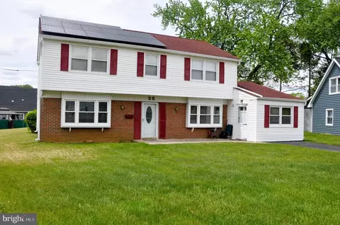 25 Huntington Ln, Willingboro, NJ 08046
