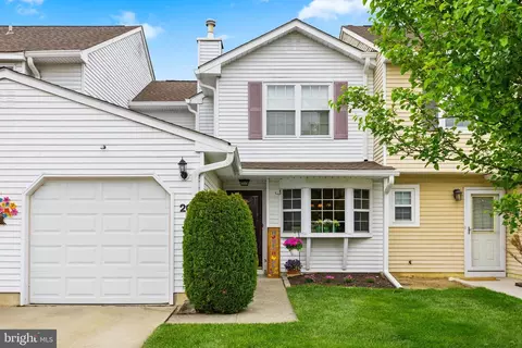 20 Gloucester Ct, Bordentown, NJ 08505