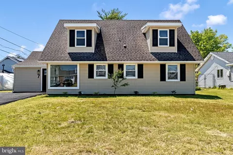 7 Belhurst Ln, Willingboro, NJ 08046