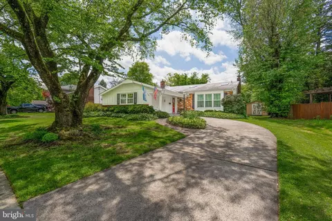 108 Brentwood Dr, Mount Laurel, NJ 08054
