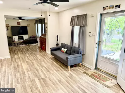 Entry Way - 280 Progress St, Riverside, NJ 08075 photo 2 of 7