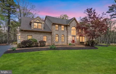 5 Hamilton Ct, Southampton, NJ 08088