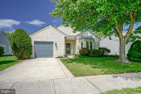 965 Larkspur Pl N, Mount Laurel, NJ 08054