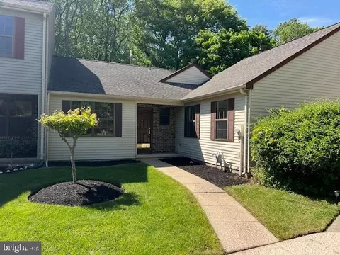 34 Bretshire Ct, Medford, NJ 08055