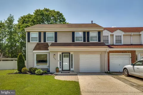 255 Burnamwood Dr, Mount Laurel, NJ 08054