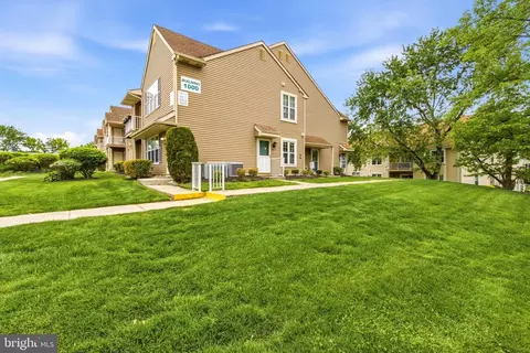 1014 A Scotswood Ct, Mount Laurel, NJ 08054