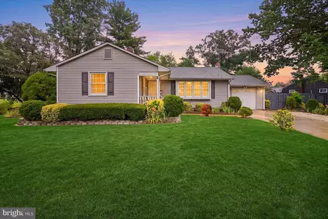 137 Fairfax Dr, Cinnaminson, NJ 08077