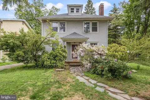 54 Warren St, Beverly, NJ 08010