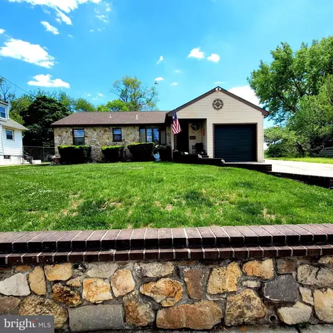 28 E Mill Rd, Maple Shade, NJ 08052