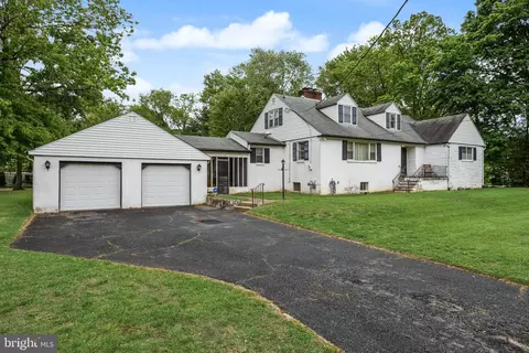 421 Irving St, Moorestown, NJ 08057