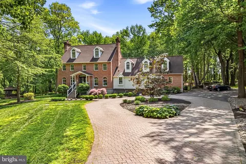 810 Joshua Ct, Moorestown, NJ 08057