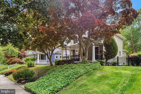 211 Edgewood Ave, Delanco, NJ 08075