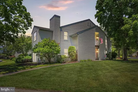 9 Village Ct, Mount Laurel, NJ 08054