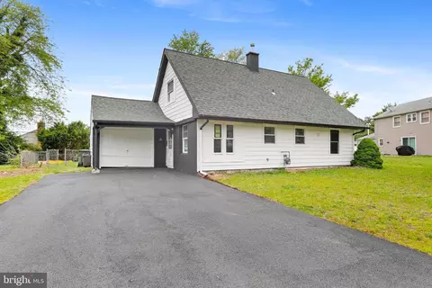 37 Blackwell Ln, Willingboro, NJ 08046