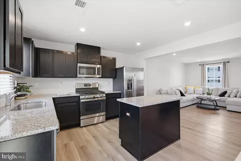 24 L Wendowski St, Beverly, NJ 08010