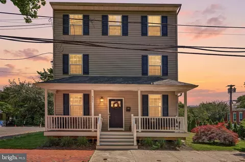 311 Saint Mary St, Burlington, NJ 08016