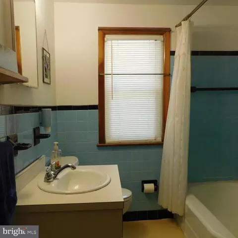 Bath - 910 Hubbs St, Delran, NJ 08075 photo 1 of 2