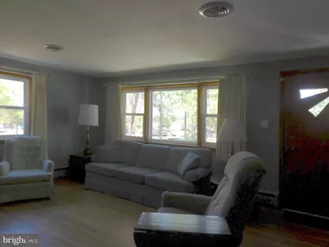 Living - 910 Hubbs St, Delran, NJ 08075 photo 2 of 2