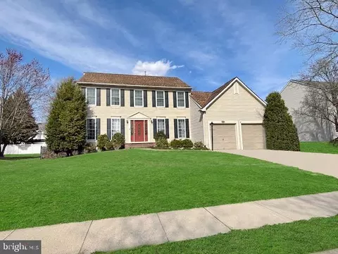 11 Waterford Dr, Lumberton, NJ 08048