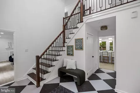 1 Dickson Dr, Medford, NJ 08055