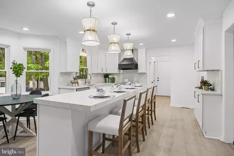 1 Dickson Dr, Medford, NJ 08055