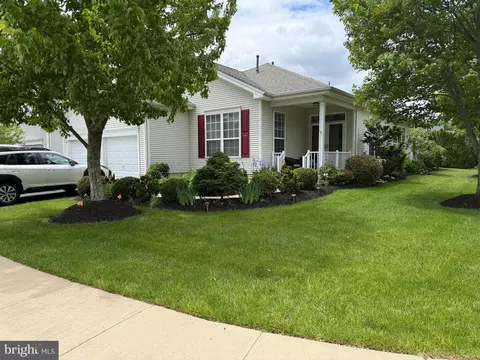 4 Ambrose Dr, Columbus, NJ 08022