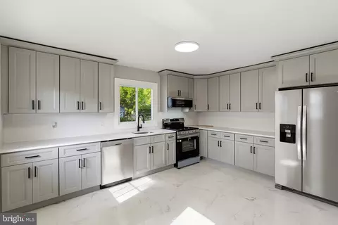 26 W 2nd St, Florence, NJ 08518