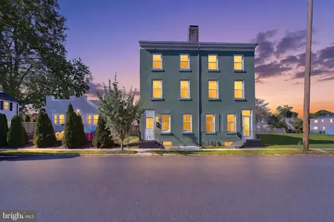 26 W 2nd St, Florence, NJ 08518