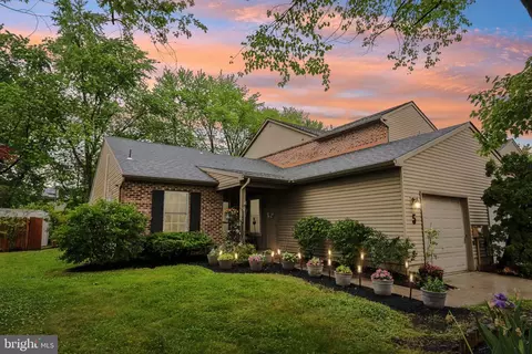5 E Oleander Dr, Mount Laurel, NJ 08054