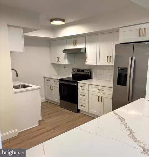 115 E Kings Hwy #211, Maple Shade, NJ 08052