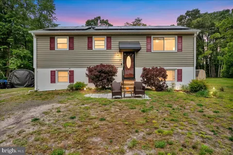 28 Shore Dr, Southampton, NJ 08088
