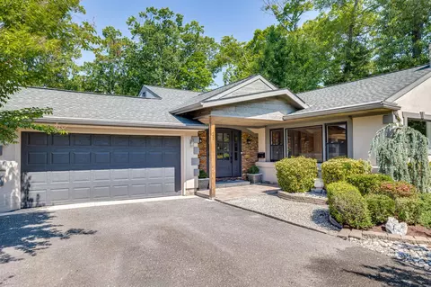 25 Woodside Ln, Cinnaminson, NJ 08077