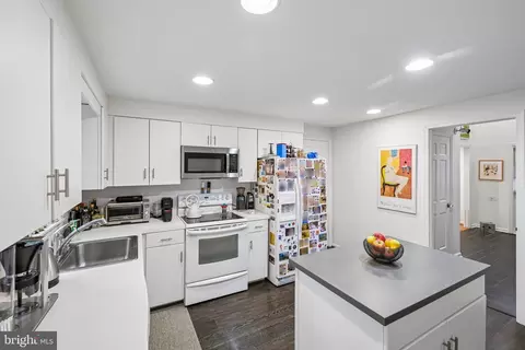 Kitchen - 12 Circle Dr, Moorestown, NJ 08057 photo 2 of 3