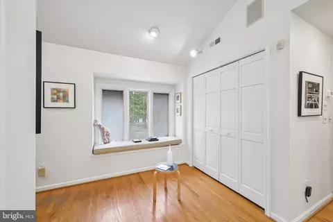 Entry Way - 12 Circle Dr, Moorestown, NJ 08057 photo 6 of 8