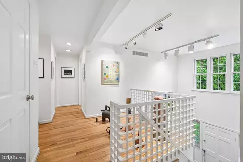 Entry Way - 12 Circle Dr, Moorestown, NJ 08057 photo 5 of 8