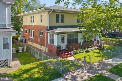 64 Main St, Roebling, NJ 08554