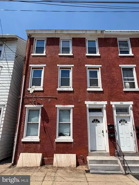 219 E Broad St, Burlington, NJ 08016