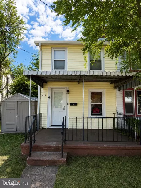 818 W 2nd St, Florence, NJ 08518