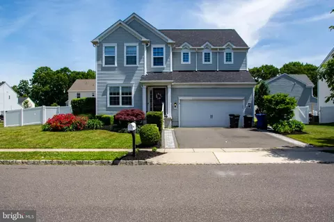 3 Tetkoski Ct, Florence, NJ 08518