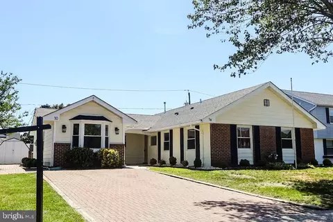 10 Midfield Ln, Willingboro, NJ 08046