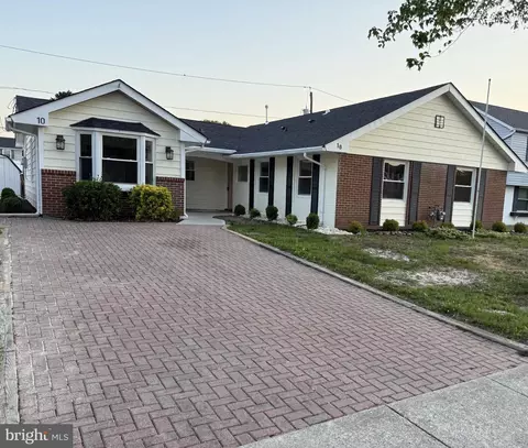 10 Midfield Ln, Willingboro, NJ 08046