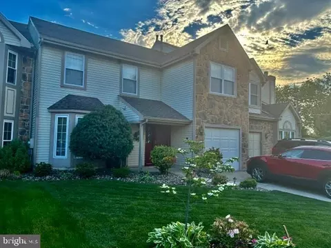 3 Sandhurst Dr, Mount Laurel, NJ 08054