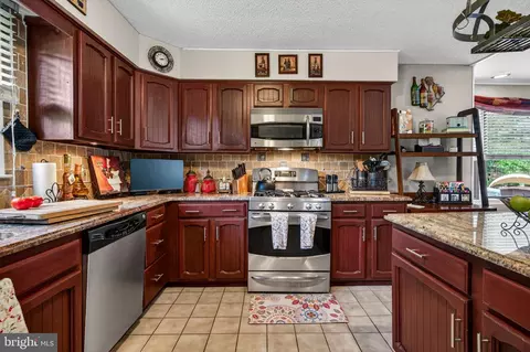 Kitchen - 123 Union Mill Ter, Mount Laurel, NJ 08054 photo 2 of 4