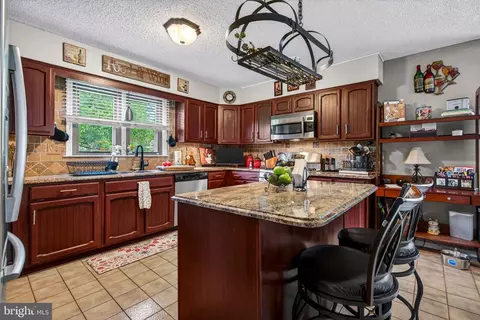 Kitchen - 123 Union Mill Ter, Mount Laurel, NJ 08054 photo 3 of 4