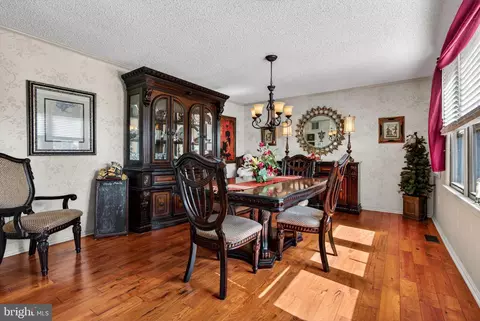 Dining - 123 Union Mill Ter, Mount Laurel, NJ 08054 photo 2 of 4