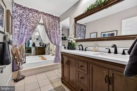 Entry Way - 123 Union Mill Ter, Mount Laurel, NJ 08054 photo 7 of 9