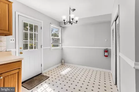 Entry Way - 332 Bailey Ave, Maple Shade, NJ 08052 photo 3 of 5