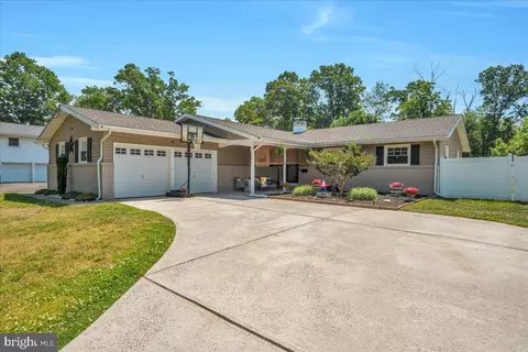 136 Winding Ln, Cinnaminson, NJ 08077