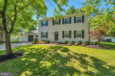 28 Heather Dr, Marlton, NJ 08053