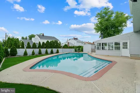 Exterior - 401 Jefferson Ave, Beverly, NJ 08010 photo 6 of 9